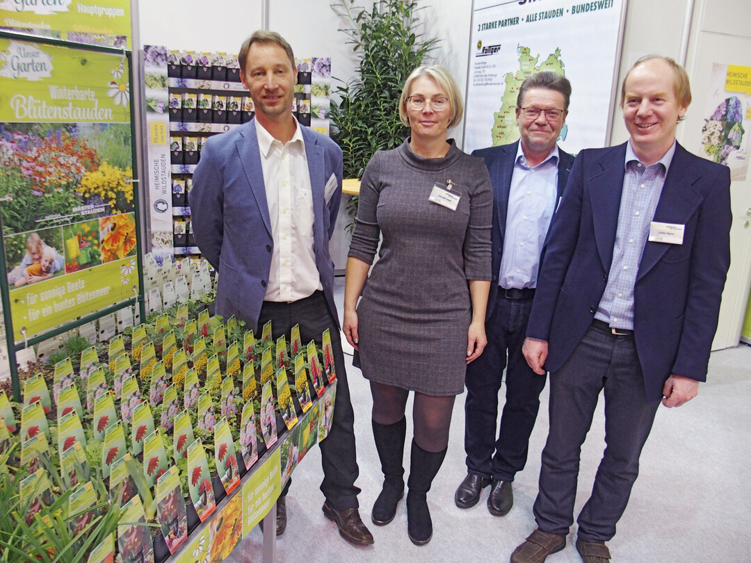 Die Master Stauden-Inhaber und Mitarbeiter sind recht guter Dinge: (von links) Rolf Röttger, Manuela Vogel (Mitarbeiterin Stauden Ihm), Johannes Ihm und Jochen Kesper (Verkauf Häussermann).