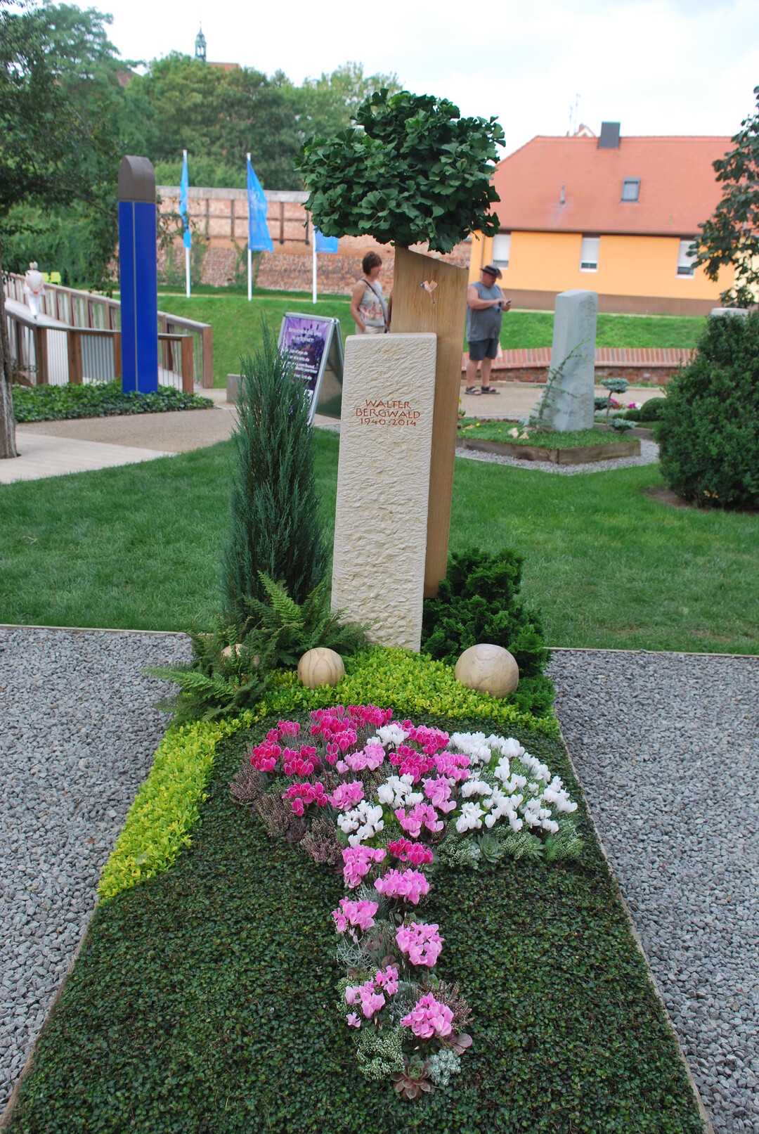 Claudia Zander, Friedhofsgrtnerei Seppelfricke, Gelsenkirchen, Ehrenpreis des Landesverbandes Gartenbau Sachsen fr einen optimalen Pflegezustand whrend der gesamten Ausstellungsdauer .