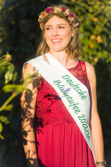 Die Deutsche Blumenfee 2023/24 Kathrin Khler kommt aus der Oberpfalz.