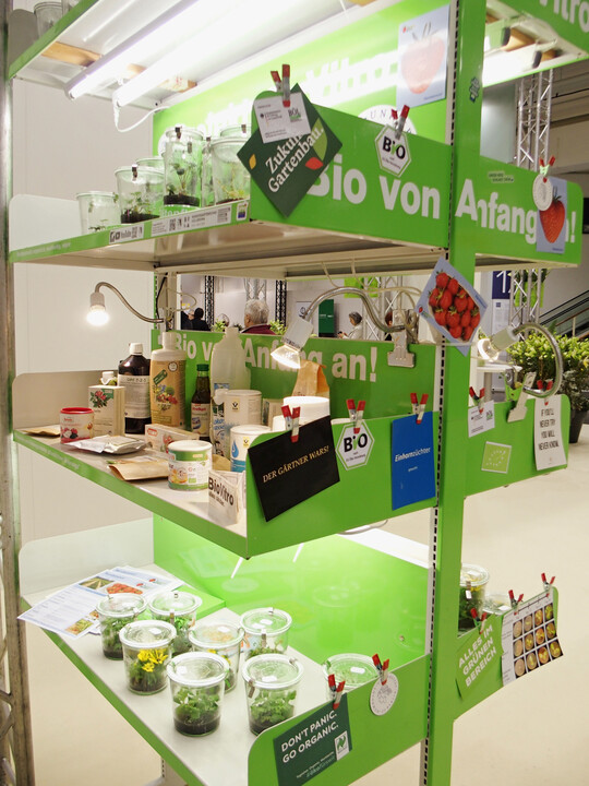 In dem Projekt „BioVitro“ entwickelt die Humboldt-Universität zu Berlin sterile Bio-Substrate für die In-Vitro-Kultur gesunder Elite-Mutterpflanzen nach dem Motto „Bio von Anfang an!“.