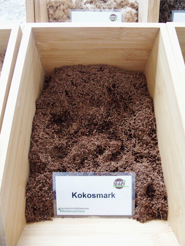 Kokos bietet Vor- und Nachteile: ein gutes Luftvolumen und eine geringe Sackung, stammt allerdings aus weiter Ferne.