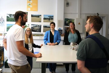 Im Gesprch mit Studierenden und Lehrenden aus Nicht-Akademiker Familien im Kaffeelabor der Hochschule Geisenheim.