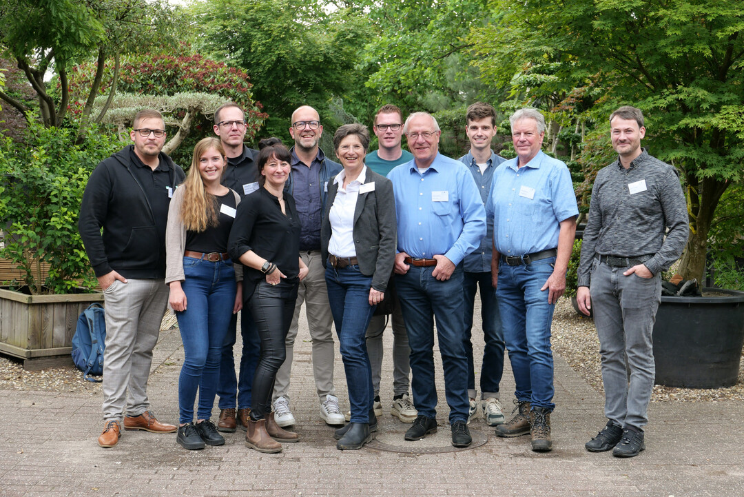 Das Team des Projektes Agropole Innovates und der Referent des Fraunhofer Instituts. Von links: Benjamin Schulze (Fraunhofer Institut), Lena Manten, Marcus Trappe, Sabine Theobald,
John van Helden, Anke Schirocki, Stefan Even, Dirk Unsenos, Job Derks, Jrg Hoffmann, Timo
Peraglie.