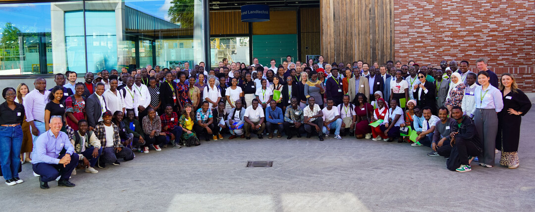 ber sieben Tage waren die afrikanischen Gste in Triesdorf zu Besuch. Hhepunkte waren die zweitgige Konferenz, Besuche auf landwirtschaftlichen Betrieben und eine Produktprsentation deutscher Landtechnik.