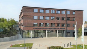 Hannover: Das neue Verwaltungs- und Konferenzgebude der Landwirtschaftskammer Niedersachsen (LWK) an der Wunstorfer Landstrae im Stadtteil Ahlem.