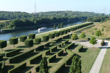 Der Nordsternpark in Gelsenkirchen, auf einem frheren Zechengelnde angelegt, war bereits 1997 zentraler Teil der damaligen Bundesgartenschau und wird fr die IGA2027 zu einem der fnf Zukunftsgrten weiterentwickelt.