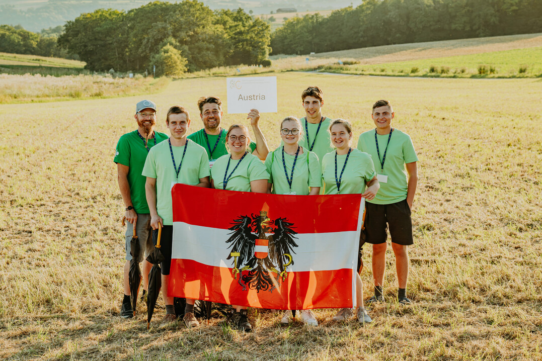 Der 1. und 2. Platz gingen an die beiden Teams aus sterreich, von links: Rene Pollross, Alexander Perl, Helmut Jger, Natalie Kehrer, Sarah Maria Stiftner, Alexander Findening, Julia Bhm und Paul Fahrnberger.
