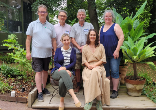 Mitglieder des ISU-Vorstandes. Ronald Houtman (Niederlande), Tomasz Michalik (Polen), Gerben Tjeerdsma (Schweden) und Doris Kampmann (Deutschland) (hinten, v.li.). Kata Kress-Wallace (sterreich) und Jana Holzbecherov (Tschechien) (vorne, v. li.).