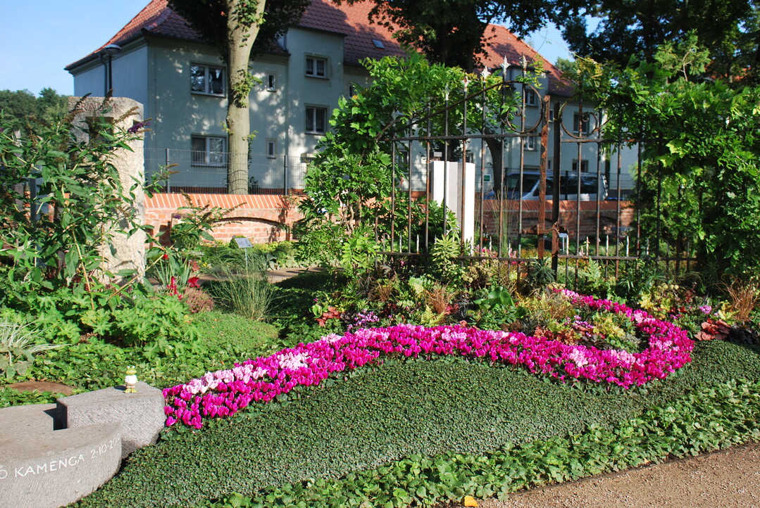 Bildungszentrum Gartenbau Essen, Ehrenpreis des Landes Berlin vertreten durch die Senatsverwaltung fr Stadtentwicklung und Umwelt fr die ausdrucksstarke und detaillierte Pflanzenverwendung 