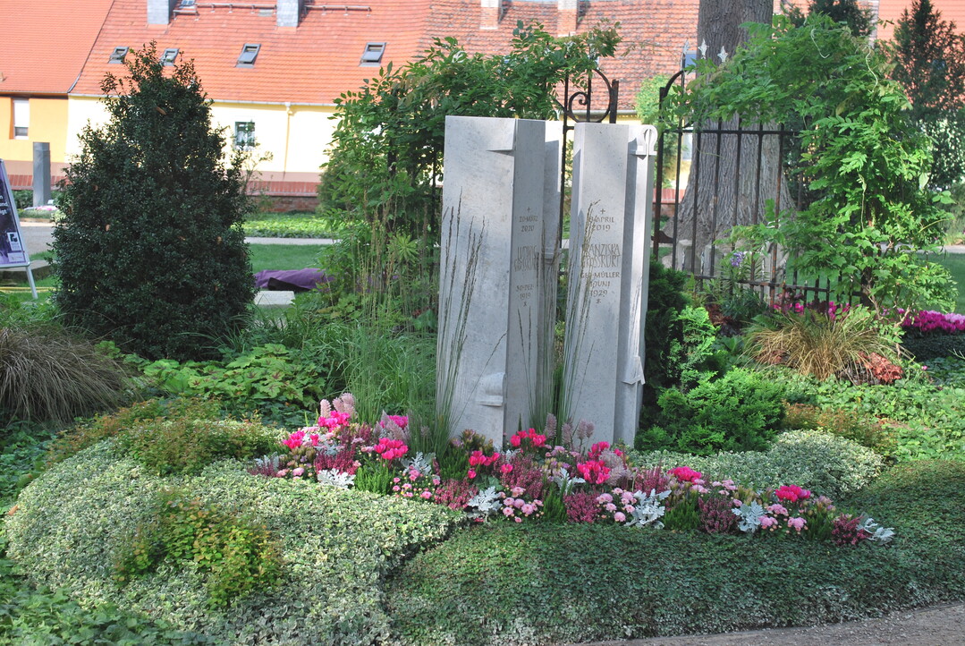 Friedhofsgrtnerei Klaus Boese, Magdeburg, Ehrenpreis des Landesverbandes Gartenbau Westfalen-Lippe fr beeindruckende Farbharmonien in der Herbstbepflanzung 