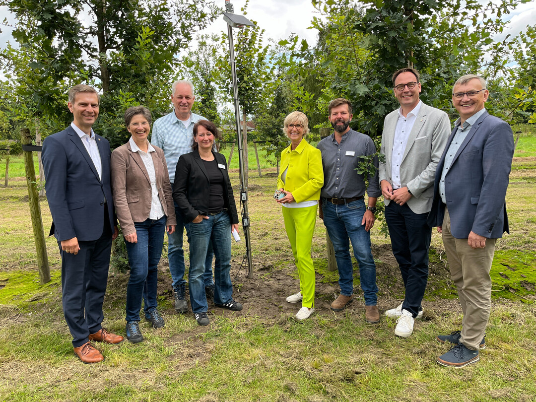 Von links: Stephan Wolters, Dr. Anke Schirocki, Ralf Steinmeister, Sabine Theobald, Eva Khler-Theuerkauf, Peyrik Mller, Markus Hner, Wilhelm Korth.