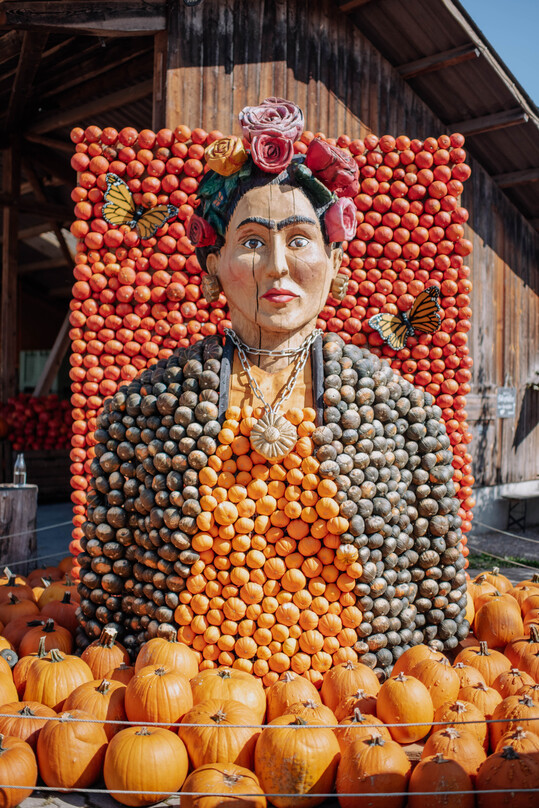 Frida Kahlo, kunstvoll aus Krbissen gestaltet