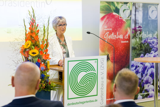 Die neue Prsidentin des Zentralverbandes Gartenbau (ZVG) Eva Khler-Theuerkauf zeigte in ihrer Antrittsrede die Herausforderungen der Branche auf und erinnerte an die Leistungen des Gartenbaus.