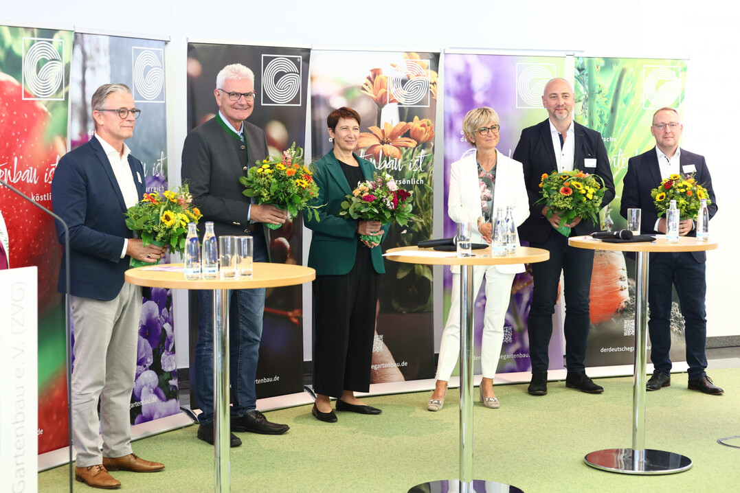 Was brauchen die Gartenbaubetriebe jetzt? Dazu diskutierten (von links): Frank Werner, Gartenbau Werner&Werner, CDU/CSU-Gartenbauberichterstatter Artur Auernhammer, StS Silvia Bender, Bundeslandwirtschaftsministerium, ZVG-Prsidentin Eva Khler-Theuerkauf, Reinhard Steinhilber, Grtnerei Steinhilber, Stefan Schulz, Friedrich Schulz Gartenbau.