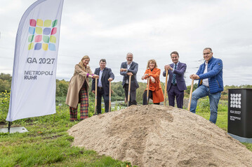 Spatenstich des Wendebeckens am Rhein-Herne-Kanal im Rahmen der IGA 2027, v.l.n.r.: Nina Frense (Geschftsfhrung IGA Metropole Ruhr 2027 gGmbH), Horst Fischer (Geschftsfhrung IGA Metropole Ruhr 2027 gGmbH), Garrelt Duin (Regionaldirektor RVR), Karin Welge (Oberbrgermeisterin Stadt Gelsenkirchen), Andreas Bothe (Regierungsprsident des Regierungsbezirks Mnster) und Christoph Prinz (IGA-Stabsstellenleiter Stadt Gelsenkirchen)