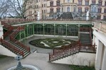 Der Burggarten rund um das Schloss ist der vielfältigste und schönste Garten, der während der Bundesgartenschau 2009 in Schwerin zu erleben sein wird. Mittelpunkt ist die Orangerie, in der heute ein Café untergebracht ist. Es ist die einzige Orangerie in Deutschland, die direkt an ein Schloss angebaut wurde.