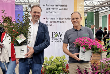 Christian Kordes, Geschftsfhrer Kordes Jungpflanzen (links) und Andreas Kientzler, Geschftsfhrer Kientzler Jungpflanzen.