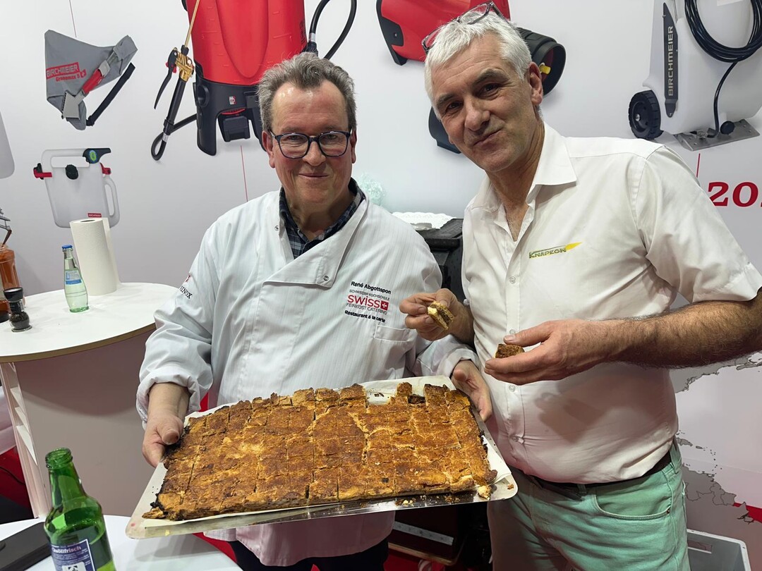 At Birchmeier Spr�htechnik AG, the 150th-anniversary celebration featured Appenzeller cheese, nut cake, and Swiss beer. Tjards Wendebourg presented the IPM novelties to an engaged audience.