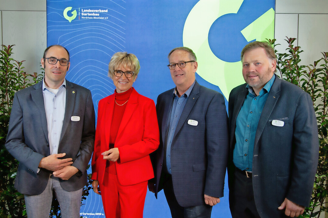 Der neue und alte Vorstand des Landesverbandes Gartenbau NRW, von links: Eddi Kronenberg, Eva Khler-Theuerkauf, Peter Horst und Torsten Hpken.