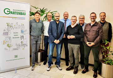 Tino Erb (3.v.l.) wird neuer Leiter der Bildungssttte Gartenbau