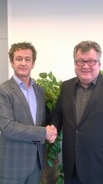 Aad van der Lem von RijnPlant (links) und Biense Visser von DNA Green Group