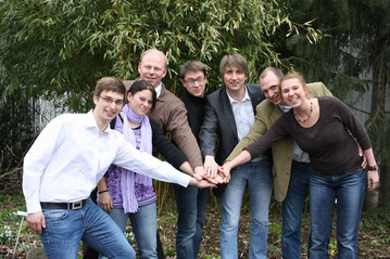Der aktuelle Bundesvorstand der Arbeitsgemeinschaft deutscher Junggrtner (von links):
Falk-David Glaevke (neuer Beisitzer), Carolin Horst (Beisitzerin), Christian Drees (Beisitzer),
Bastian Heller (AdJ-Bundesgeschftsfhrer ab 1. April, s. separater Bericht), Mirko Lettberg
(Vorsitzender), Thorsten Dremel (2. stellvertretender Vorsitzender) und Wiebke Grogebauer
(1. stellvertretende Vorsitzende)