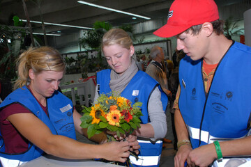 Das BWB-Team Baden-Wrttemberg, Wettbewerbsstufe A, bei der Aufgabe Kreativitt, bei der ein Strau mit Schnittblumen aus mehreren Kontinenten gebunden werden musste. 