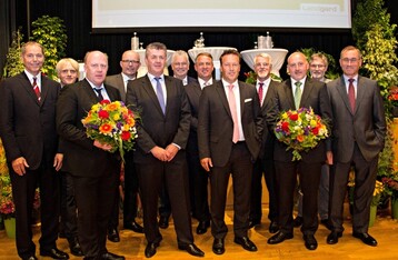 Der Aufsichtsrat von Landgard in teils neuer Besetzung sowie Mitglieder des Vorstands.