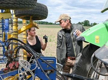 Anerkannte Ausbildungsbetriebe in Niedersachsen (im Bild: Ausbildung im Beruf Landwirt/in) haben ab sofort die Mglichkeit, ihre Betriebsdaten ber ein neues Onlineportal der Landwirtschaftskammer Niedersachsen zu verwalten. 