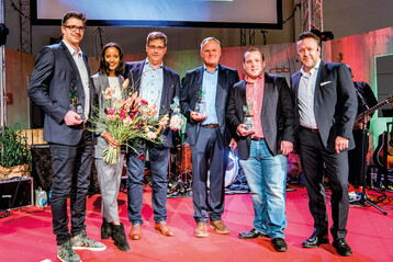 Von links: Christian Welzel (Landgard Nachwuchspreis Blumen & Pflanzen), Sara Nuru (Laudatorin, Unternehmerin und Model), Marc Peters (Landgard Erzeugerbetrieb des Jahres Blumen & Pflanzen), Heinz Stoffers (Landgard Erzeugerbetrieb des Jahres Obst & Gemse), Markus Schwarz (Landgard Nachwuchspreis Obst & Gemse) und Armin Rehberg (Vorstandsvorsitzender der Landgard eG)