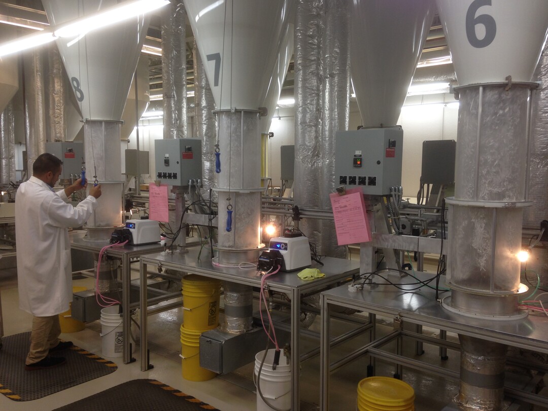 Ball-Testlabors mit State-of-the-art-Einrichtungen fr das Pelletieren und Ummanteln von Saatgut, fr Keimungsversuche und Saatgutsteuerung.