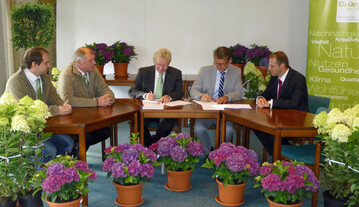 v.l.n.r. Martin Grikschat, Franz Isfort, Alf Jark (alle Vorstand der Stiftung Klimawald), Hajo Steinmeyer (Vizeprsident Bund deutscher Baumschulen), Markus Guhl (Hauptgeschftsfhrer Bund deutscher Baumschulen)