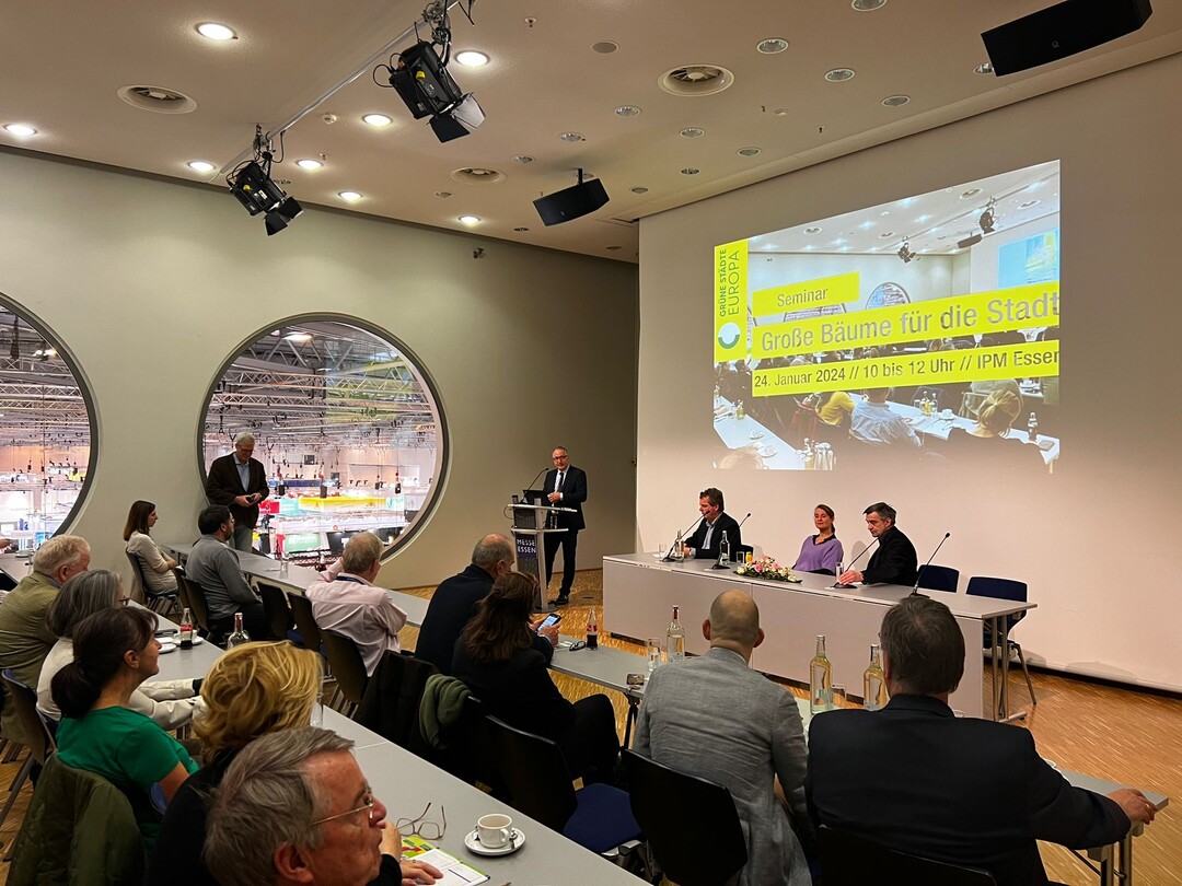 Weit mehr als 100 Teilnehmende, darunter Landschaftsarchitekten, Baumpfleger und kommunale Entscheider, besuchten das Seminar während der IPM.