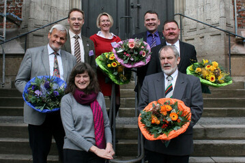 Der aktuelle Geschftsfhrende Vorstand des Bundes deutscher Friedhofsgrtner (BdF) und
der Arbeitsgemeinschaft Friedhofsgrtner-Genossenschaften und Treuhandstellen (ARGE)
(von links): Birgit Ehlers-Ascherfeld, Lder Nobbmann, Stefan Friedel, Anja Qayyum-Kocks,
Martin Walser, Thomas Vohrer und Henning Sannemann. 