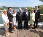 Waltraud Tannerbauer (Geschäftsführung Landesgartenschau Deggendorf 2014 GmbH), Dr. Christian Moser (Oberbürgermeister Stadt Deggendorf), Daniela Schadt, Bundespräsident Joachim Gauck, Roland Albert (Vorsitzender der Gesellschaft zur Förderung der bayerischen Landesgartenschauen mbH), Ingrid Rott-Schöwel (Geschäftsführung Landesgartenschau Deggendorf 2014 GmbH), Dr. Marcel Huber