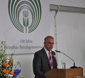 ZVG-Prsident Heinz Herker bei seiner Rede zum 100-jhrigen Bestehen der Gartenbau BG.