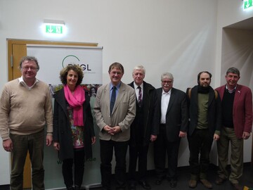 Die Referenten des Forum (von links): Professor Dr. Peter Braun, Dr. Linda Groot, Professor Dr. Uwe Schmidt, Dr. Karl-Heinz Kerstjens, Lothar Ney, Professor Dr. Marcel Robischon und Gastgeber Professor Dr. Henning Bredenbeck von der Fachhochschule Erfurt. 