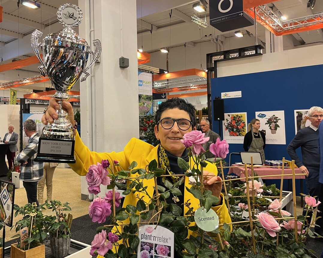 Rosa Eskelund, Roses Forever, freut sich über die Auszeichnung für ihre Kletterrose
