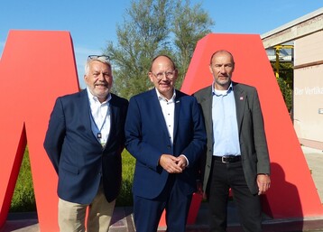 Gaben gemeinsam einen Rckblick auf die BUGA Mannheim 2023, von links: Jochen Sandner (Geschftsfhrer der Deutschen Bundesgartenschau Gesellschaft), Christian Specht (Oberbrgermeister von Mannheim) und Michael Schnellbach (Geschftsfhrer der BUGA 23).