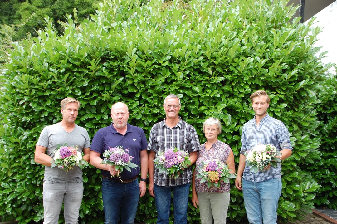 Zwei Betriebsnachfolger wurden in den Azerca-Vorstand neu gewählt: Axel Hemmje (nicht im Bild) und Julian Friedrich (rechts). Im Amt bestätigten die Azercaner (von links) Andreas Hintze, Manfred Rieke, Mattias Küppers und Ines Grünberg.