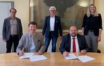 Die Landesgartenschau Bad Windsheim 2027 GmbH ist gegründet. Von links: Robert Sitzmann, Bürgermeister Jürgen Heckel, Martin Richter-Liebald, Gerhard Zäh und Jennifer Münch.