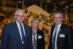 Peter Bleser, Parlamentarischer Staatssekretär im Bundeslandwirtschaftsministerium, mit Ehefrau Elisabeth und ZVG-Vizepräsident Jürgen Mertz.