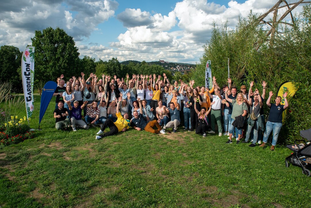 Gruppenbild der geladenen Blogger und Bloggerinnen mit den Moderatoren