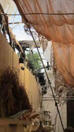 Schwer entflammbares Schirmmaterial trug erheblich dazu bei, dass sich die Flammen nicht auf den angrenzenden Verkaufstrakt ausbreiten konnten