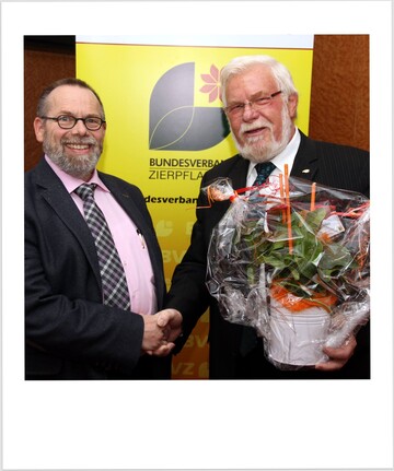 Heinrich Hiep (rechts) gratuliert dem neuen BVZ-Vorsitzenden Matthias Bremkens.