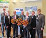 Von links: Rechtsanwalt Stephan Jürgenliemk, ZVG-Vizepräsident Jürgen Mertz, ZVG-Präsident Heinz Herker, Wolfgang
Sobotka, Landeshauptmann-Stellvertreter von Niederösterreich, Dr. Till Backhaus, Landwirtschaftsminister
von Mecklenburg-Vorpommern, Thomas Heinemann, Vizepräsident des Gartenbauverbandes
Nord, Andreas Lohff, Präsident des Gartenbauverbandes Nord und ZVG-Vizepräsident