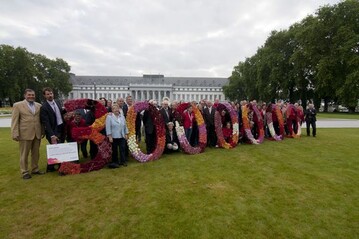 Das BUGA-Team und seine Ehrengste freuten sich ber die dreimillionste Besucherin.
