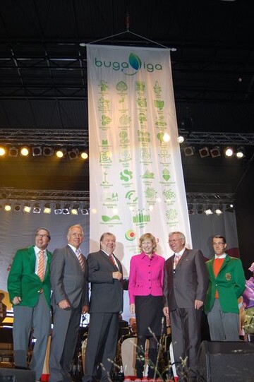(Von links): Comedian Ernst, ZVG-Prsident Heinz Herker, Ministerprsident
Kurt Beck, die zweite Hamburger Brgermeisterin Dr. Dorothee Stapelfeldt, Oberbrgermeister
Prof. Dr. Joachim Hofmann-Gttig und Comedian Willi. 