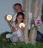 Wolfgang Pörtner, Wallmerod, und Töchterchen Katarina freuen sich über gleich zwei Große
Goldmedaillen der DBG.