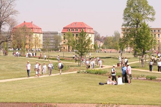 Das Gelnde in Gera als zentraler Stadtpark wurde am Erffnungstag von der Bevlkerung begeistert angenommen